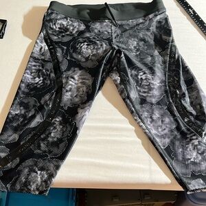 Adidas by Stella McCartney size large navy blue print bike shorts adjustable